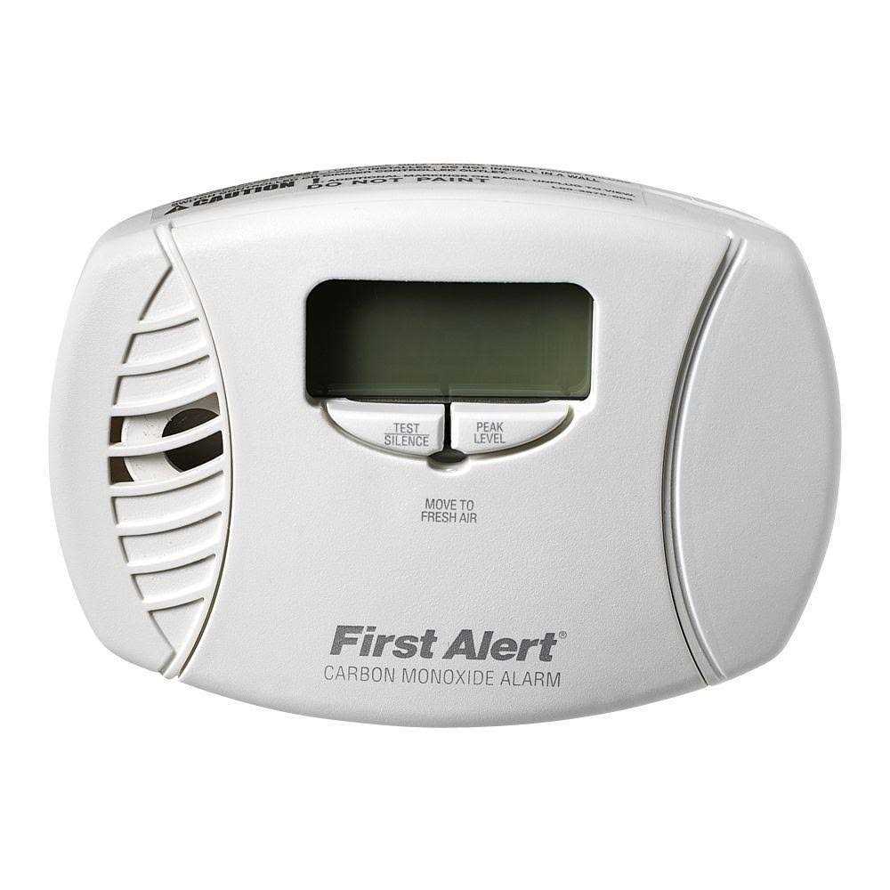 First Alert CO615 Dual Power Carbon Monoxide Plug-In Alarm with Battery Backup and Digital Display