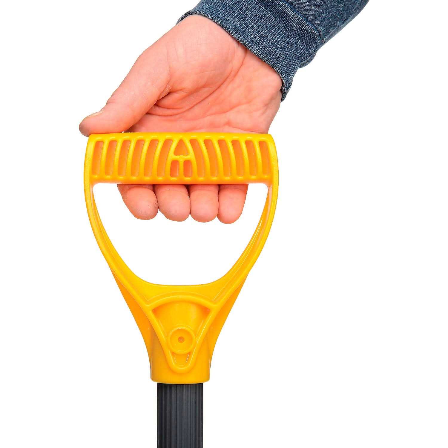 True Temper 18-in. Aluminum Snow Shovel with D-Handle 1641000