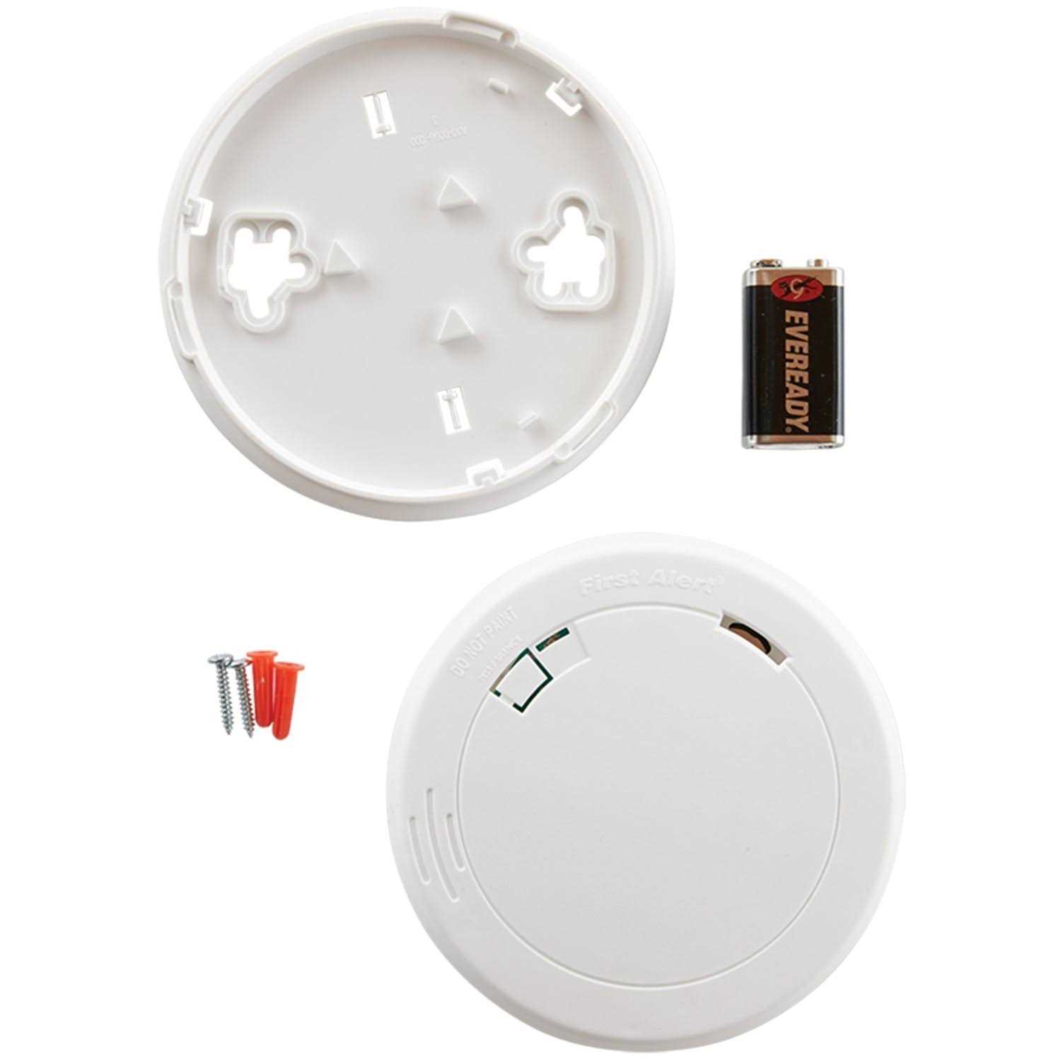 First Alert Battery-Operated Photoelectric Smoke Alarm 1039772