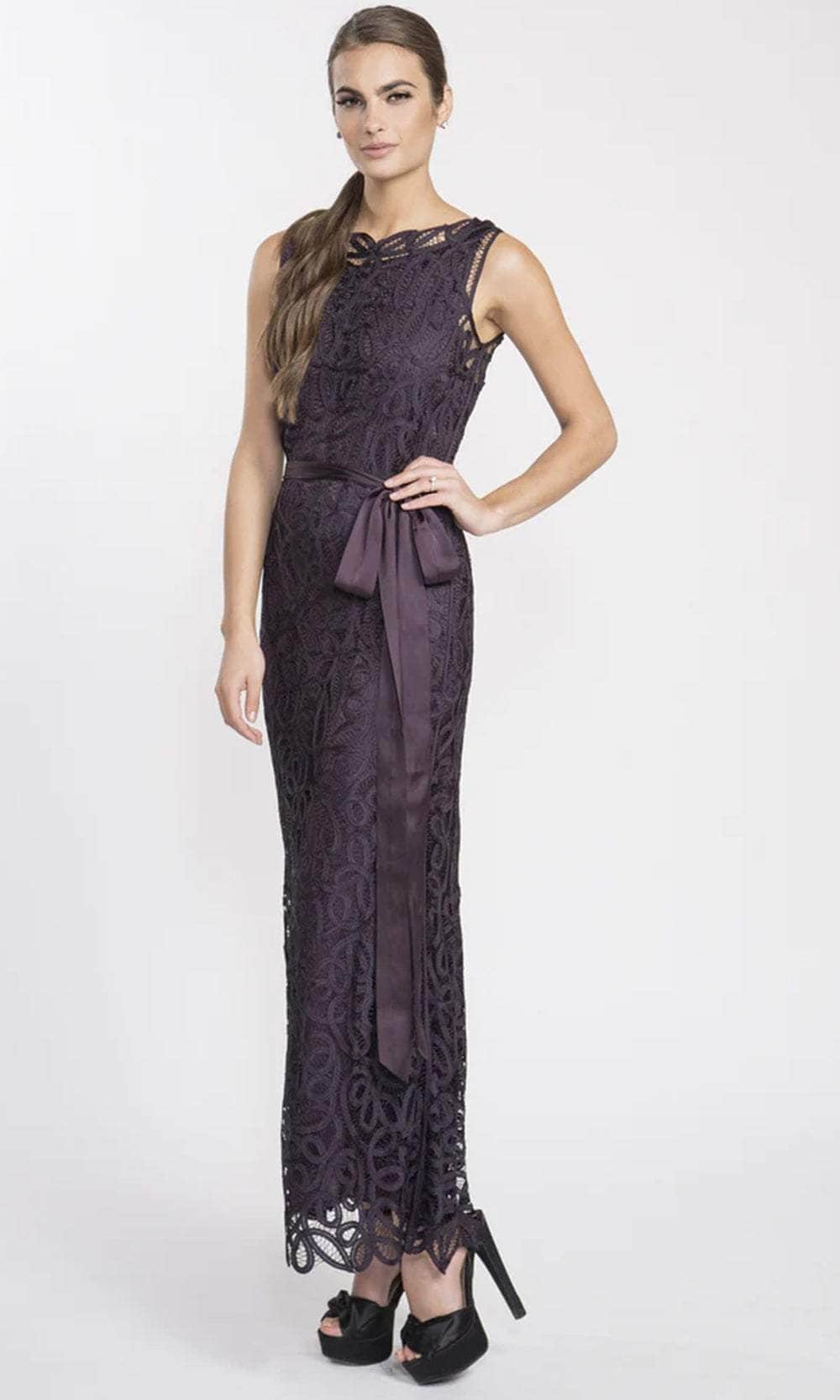 Sleeveless Lace Bateau Neck Long Dress