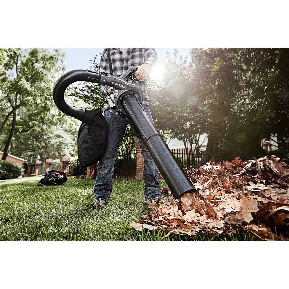 Black Max 26cc 2-Cycle Engine 400 CFM and 150 MPH Gas Blower / Vacuum