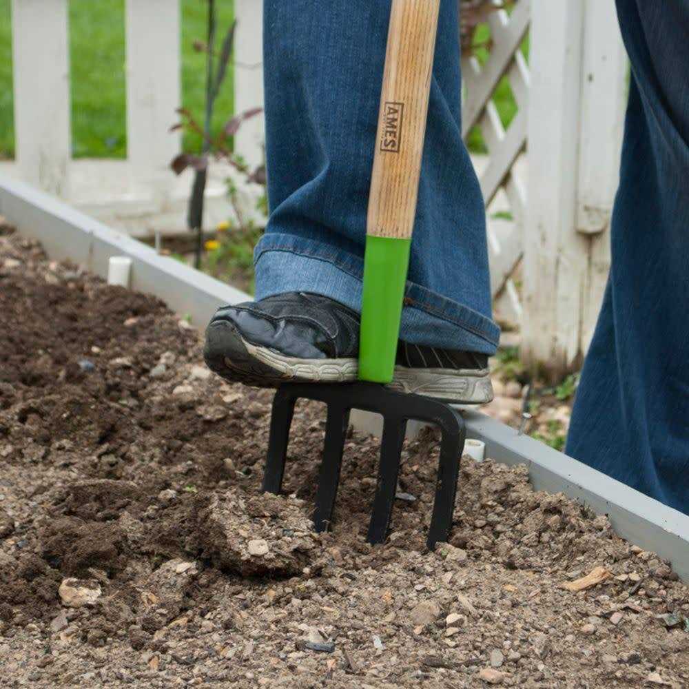 Ames 4-Tine Forged Spading Fork 2916400