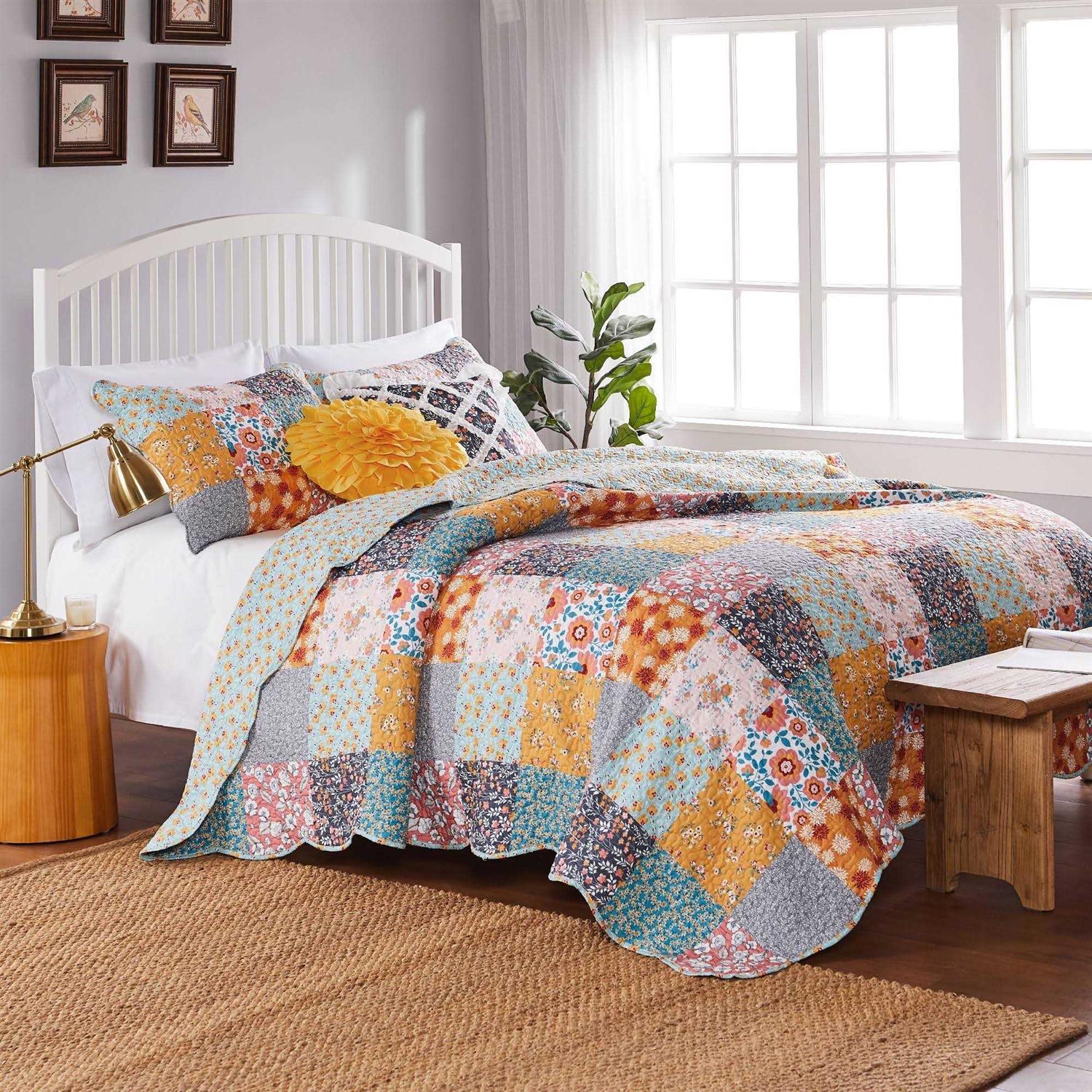 Barefoot Bungalow Carlie Quilt Set