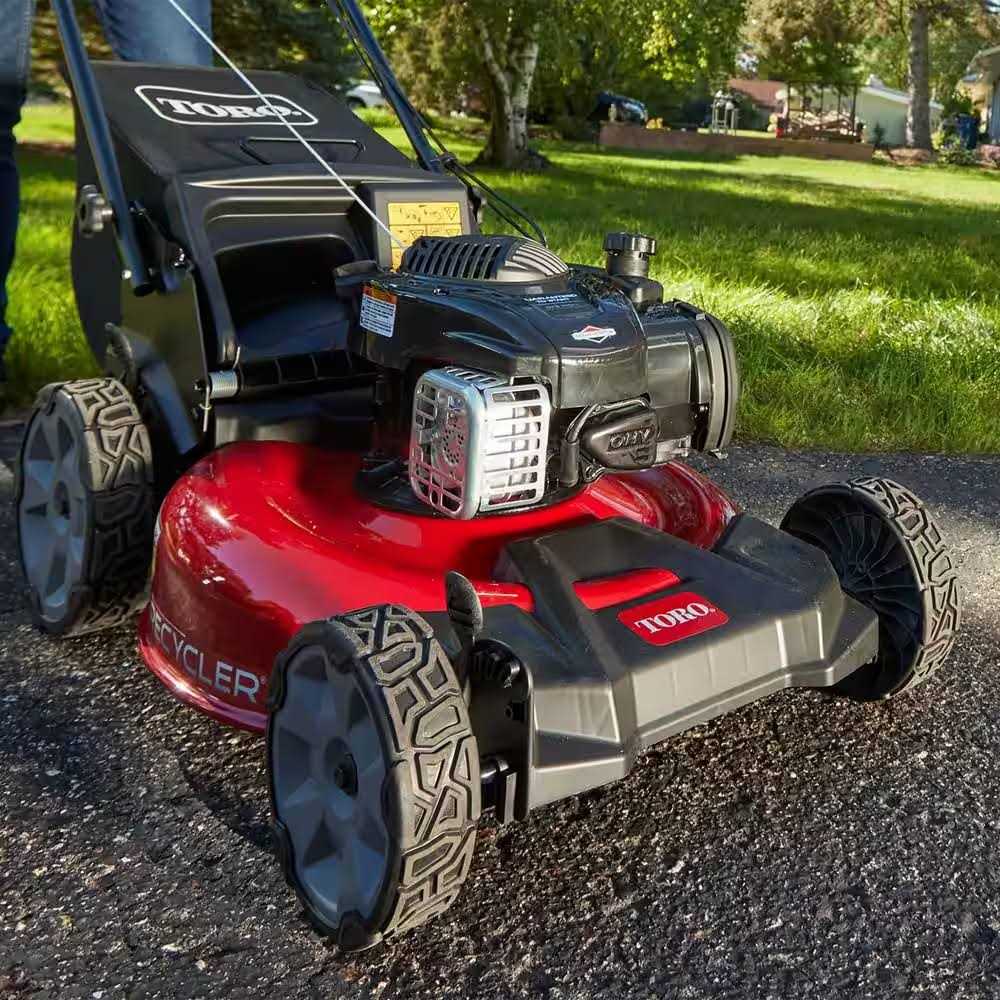 Toro 21 in. Recycler Briggs and Stratton 140cc Self-Propelled Gas RWD Walk Behind Lawn Mower with Bagger 21321
