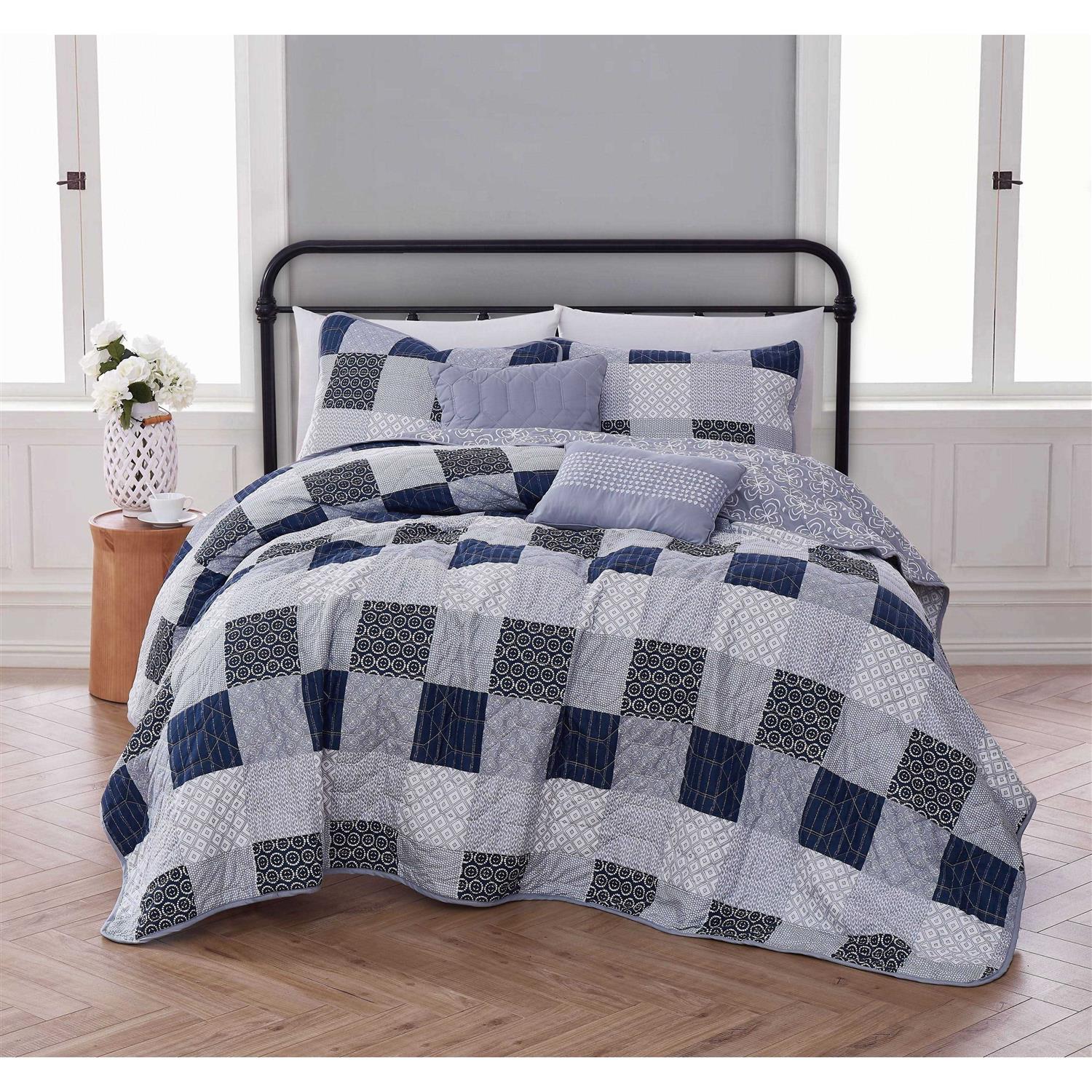 Avondale Manor Evangeline Quilt Set