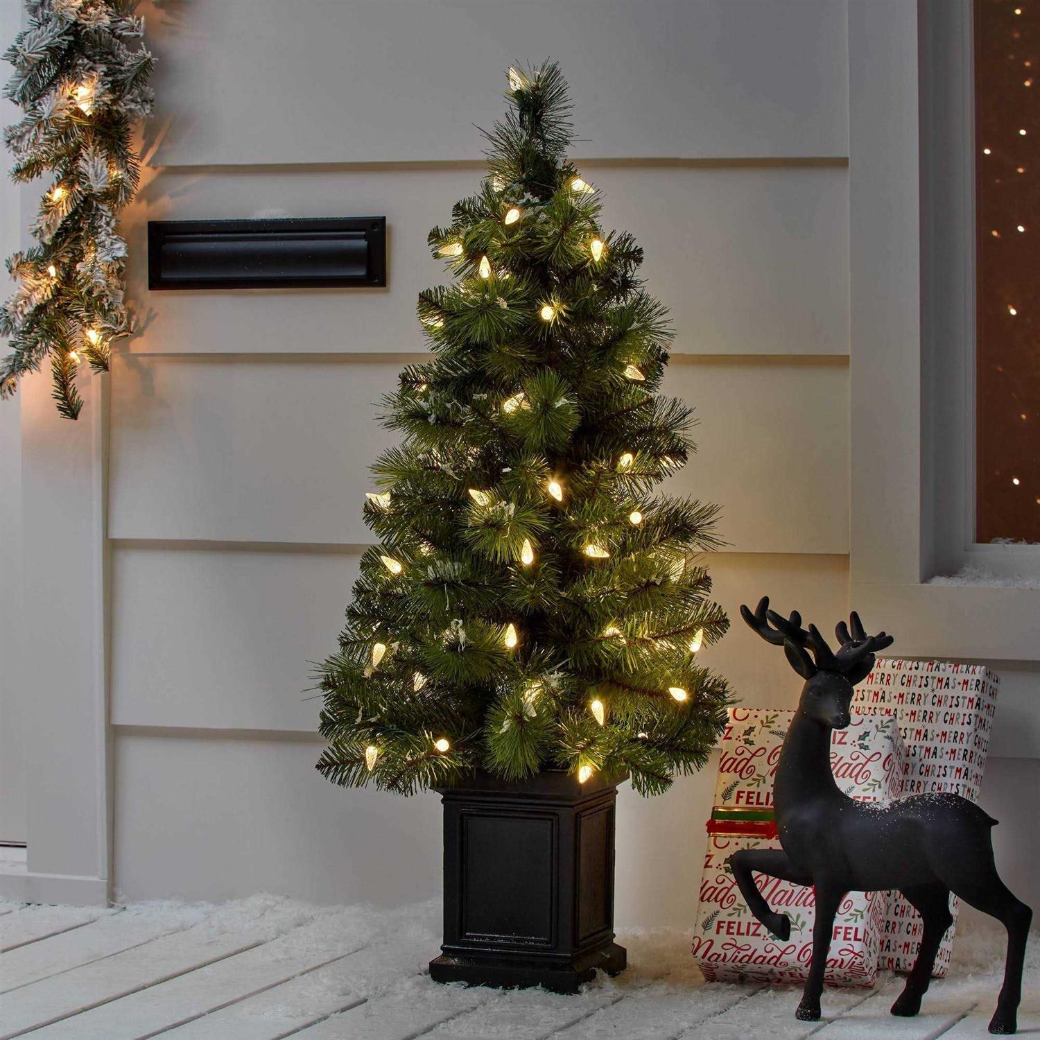 Wondershop LED C6 Faceted Christmas String Lights Green Wire