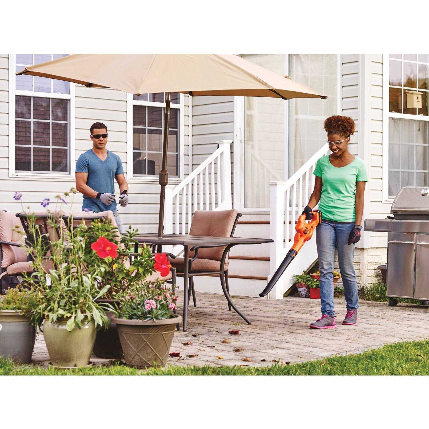 BLACK+DECKER LCC222 20V MAX Lithium String Trimmer/Edger