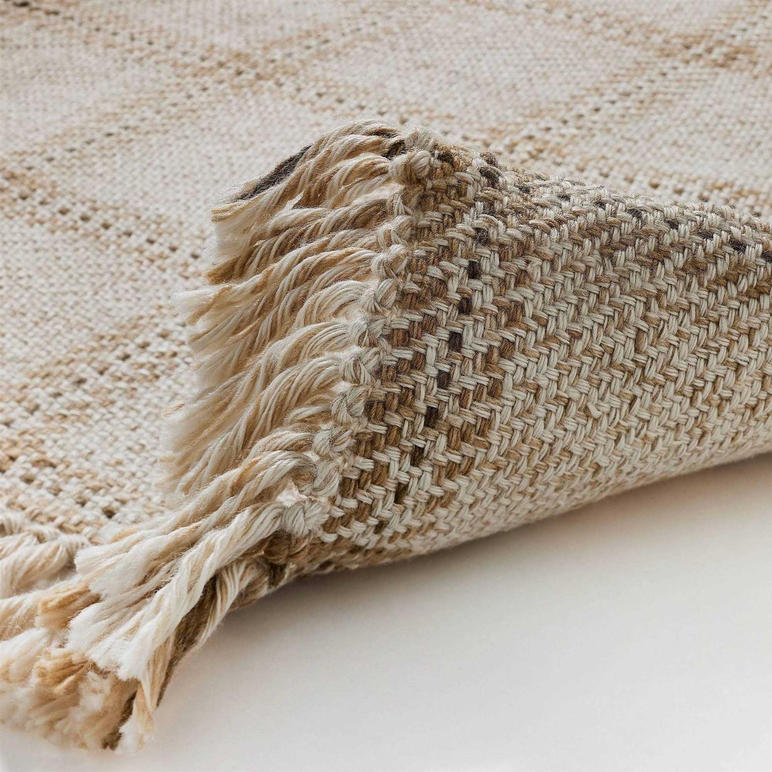 2’1×3’2 Indoor/Outdoor Plaid Accent Rug