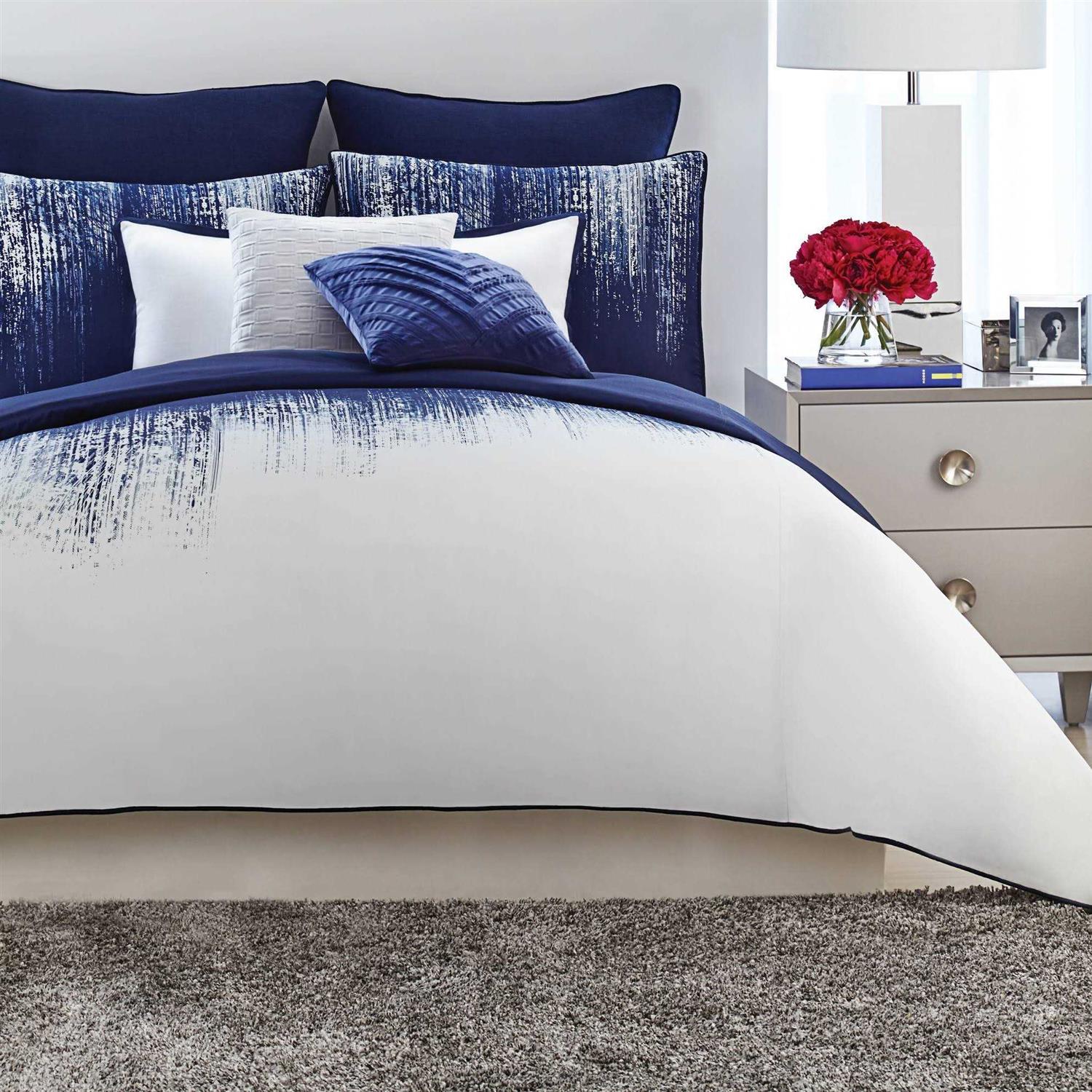 Vince Camuto Lyon Comforter Set