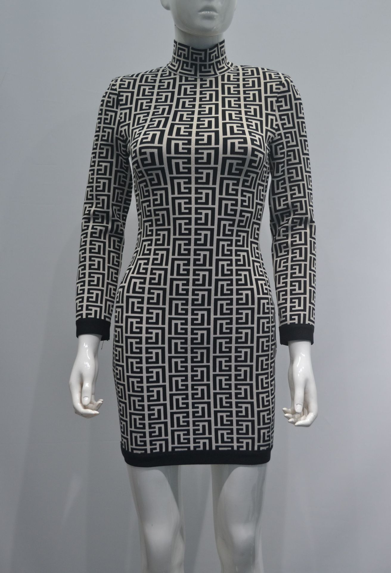 Women's Long-Sleeved Jacquard Bodycon Dress – Elegant & Timeless Temperament Style
