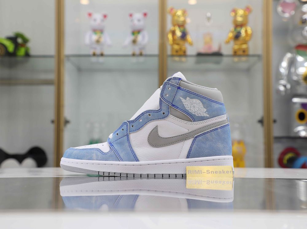 AIR JORDAN 1 RETRO HIGH OG 'HYPER ROYAL'