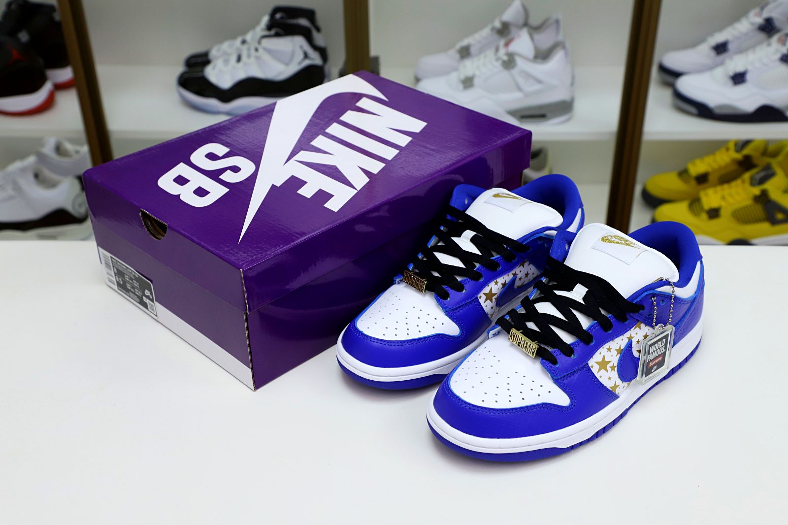 Supreme x Nike SB Dunk Low Hyper Royal
