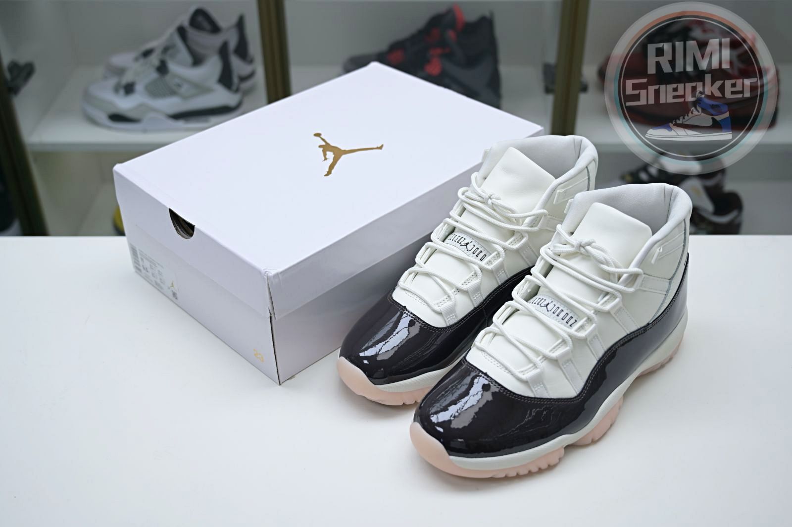 Air Jordan 11 Neapolitan