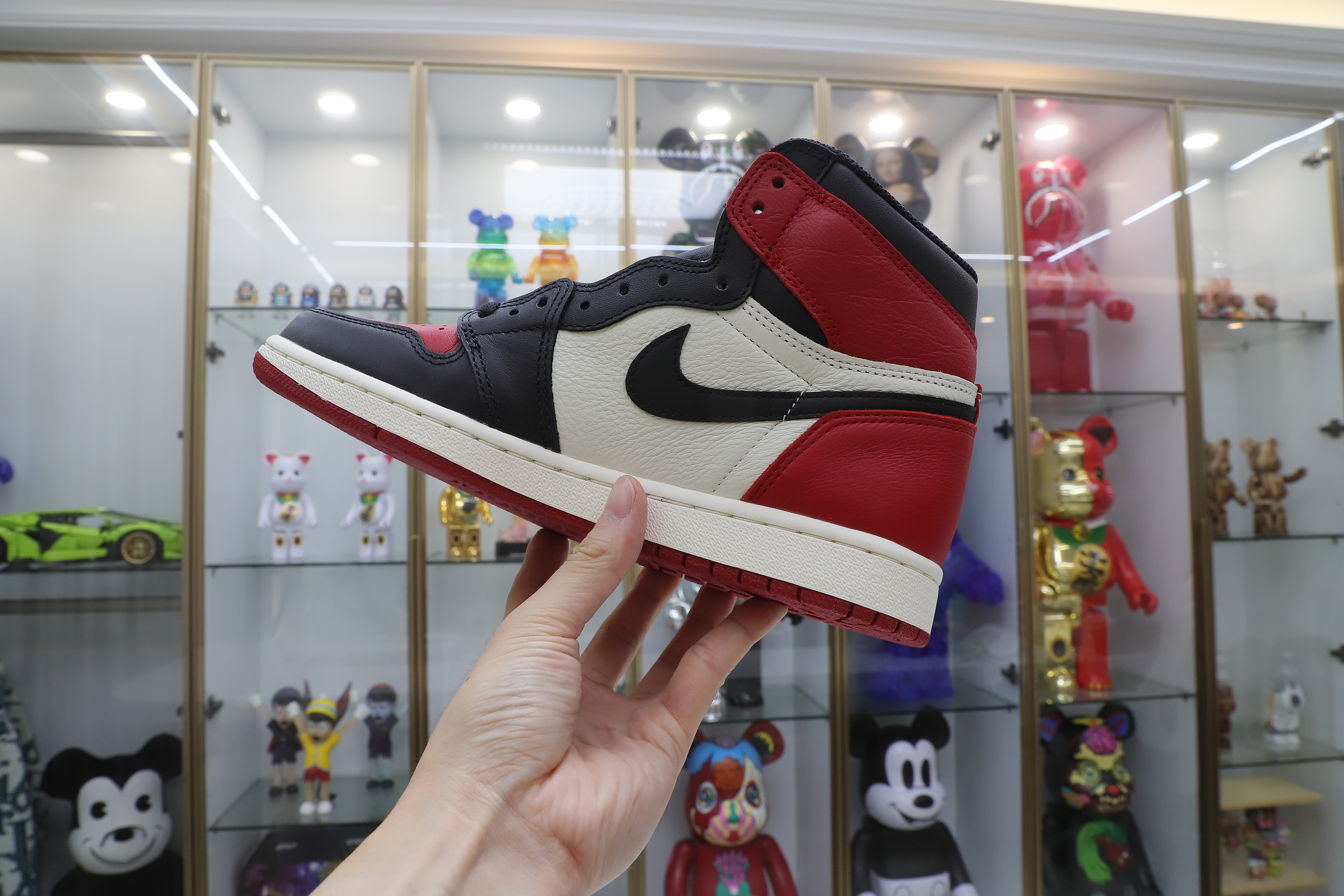 AIR JORDAN 1 RETRO HIGH OG 'BRED TOE'