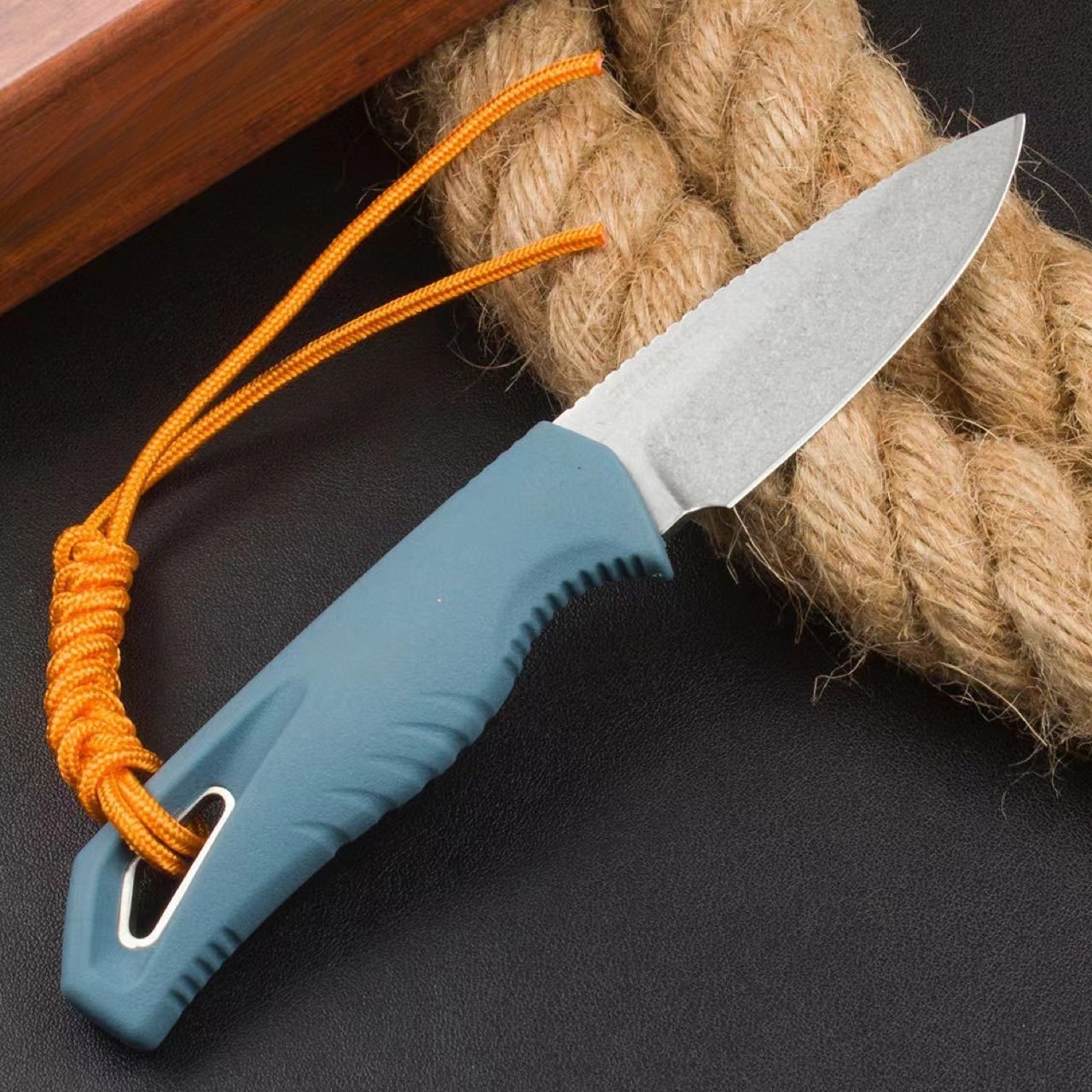 Outdoor Female Sheath Jungle Knife, Vehicle Tool Knife, BM18050 Model, D2 Blade Material, Glass Nylon Fiber Handle, Suitable for Fishing, Hiking, Survival, City Survival Everyday Carry Straight Knife