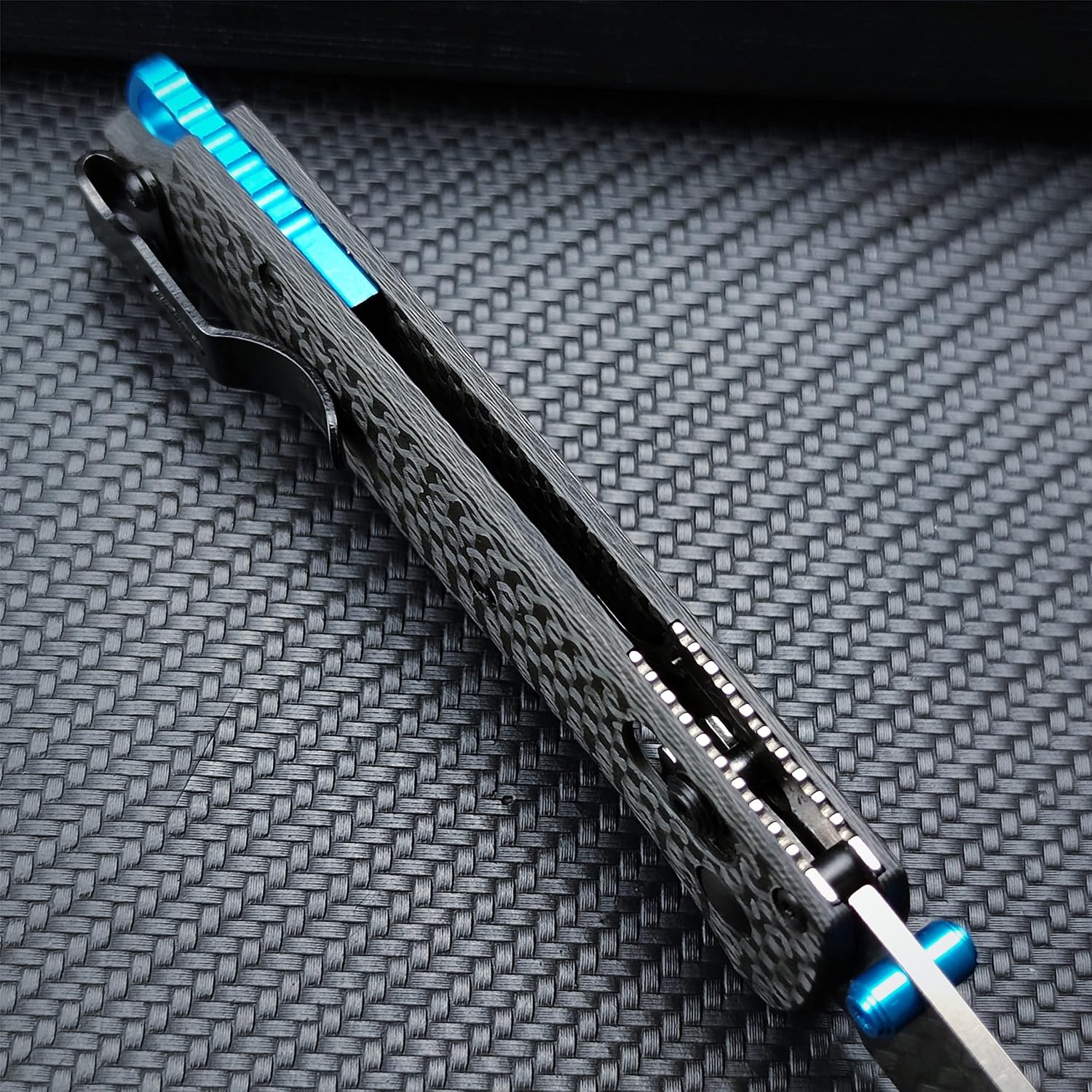 BM 535 Carbon Fiber Folding Knife – S35V Blade, CNC Fine-Ground Finish, Carbon Fiber Handle, Manual Thumb-Open with Pocket Clip