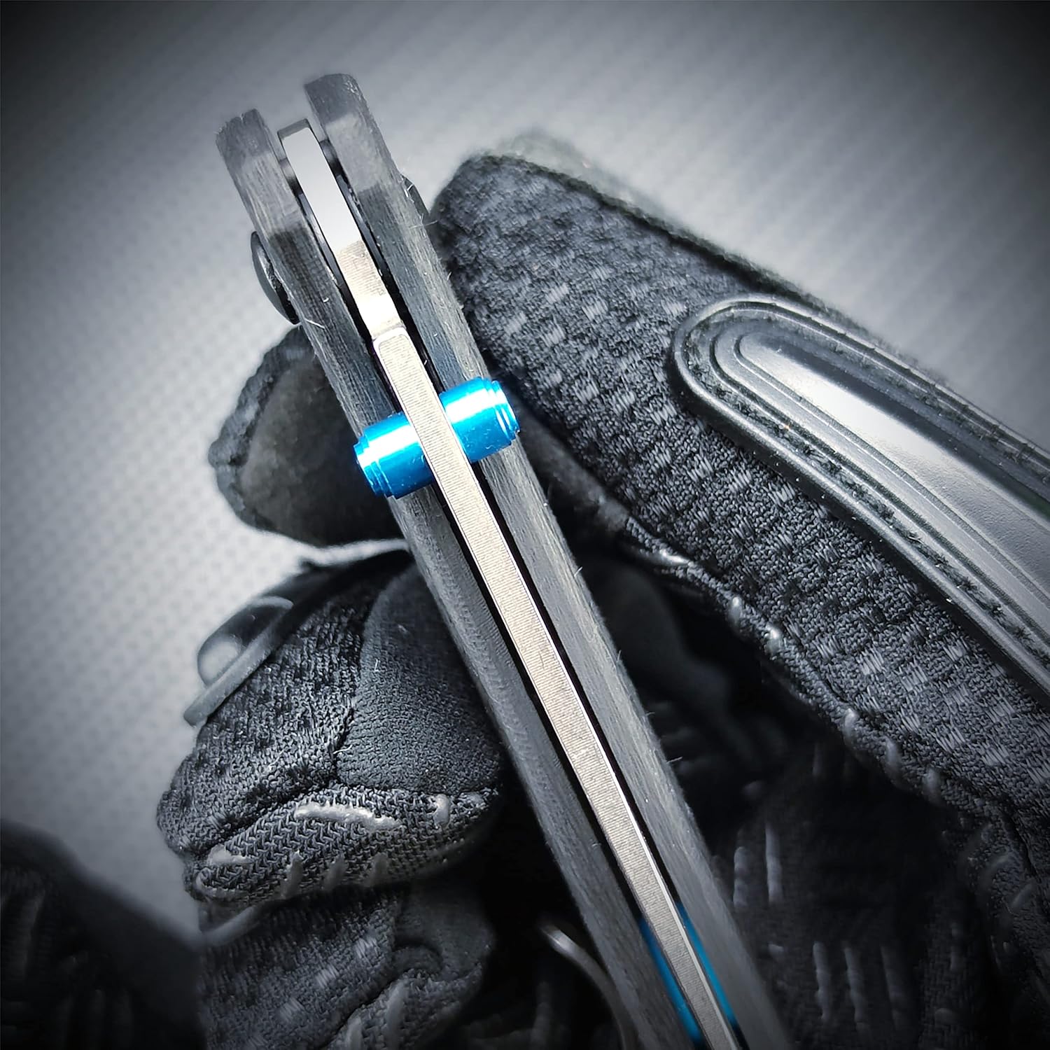 BM 535 Carbon Fiber Folding Knife – S35V Blade, CNC Fine-Ground Finish, Carbon Fiber Handle, Manual Thumb-Open with Pocket Clip