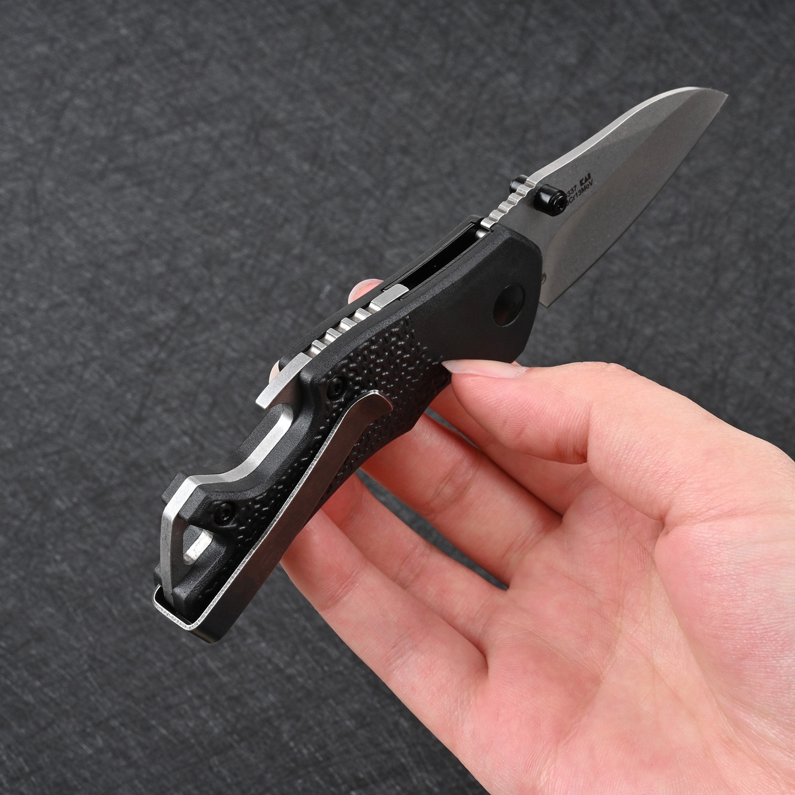 Survival self-defense folding knife, portable pocket knife for outdoor camping and exploration, multi-functional EDC knife with shaft lock mechanism, portable portable knife, durable folding knife, cutting tool, holiday gifts