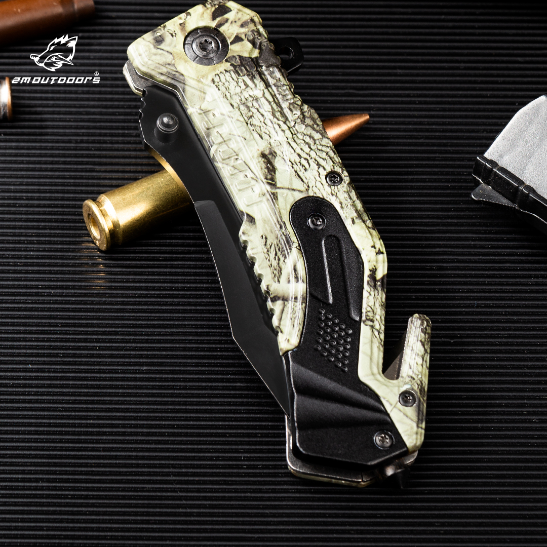 Outdoor folding knife, pocket knife, serrated folding knife, multi-function knife, can be used for outdoor hiking, wilderness survival and other different outdoor scenes