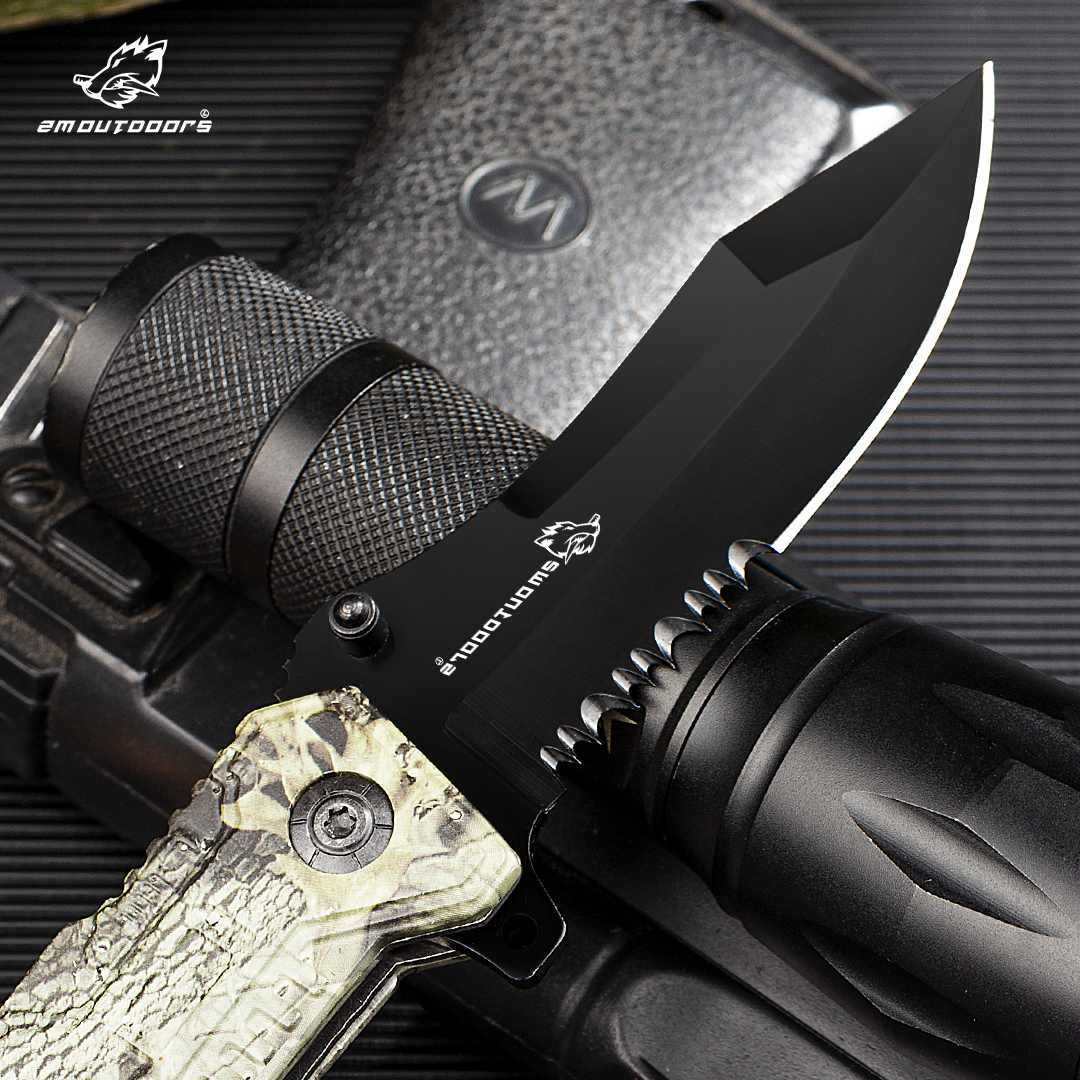 Outdoor folding knife, pocket knife, serrated folding knife, multi-function knife, can be used for outdoor hiking, wilderness survival and other different outdoor scenes