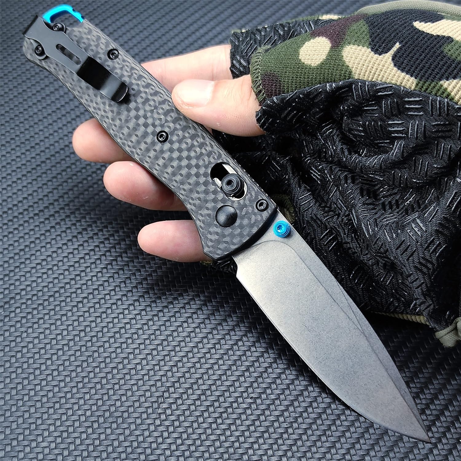 BM 535 Carbon Fiber Folding Knife – S35V Blade, CNC Fine-Ground Finish, Carbon Fiber Handle, Manual Thumb-Open with Pocket Clip