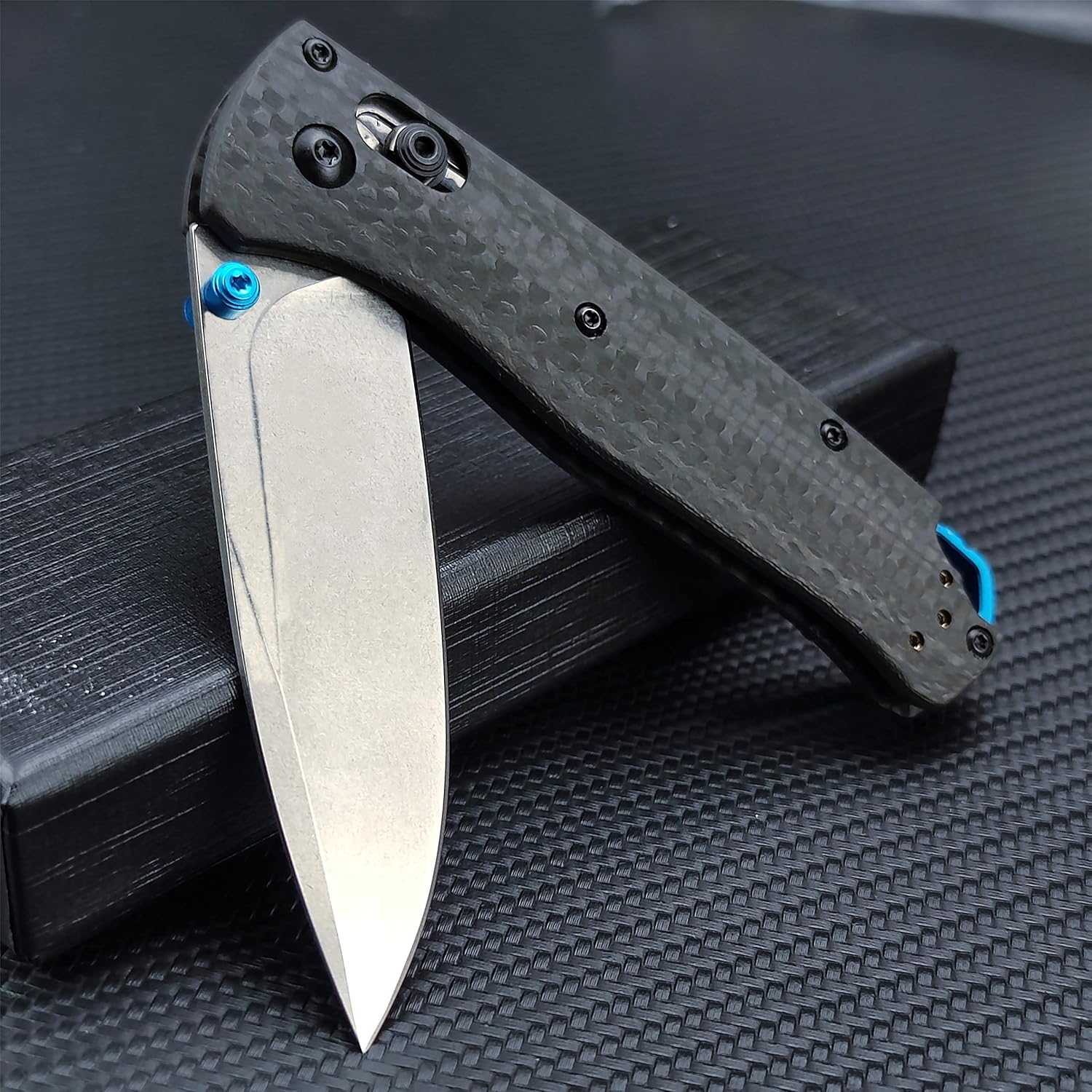 BM 535 Carbon Fiber Folding Knife – S35V Blade, CNC Fine-Ground Finish, Carbon Fiber Handle, Manual Thumb-Open with Pocket Clip