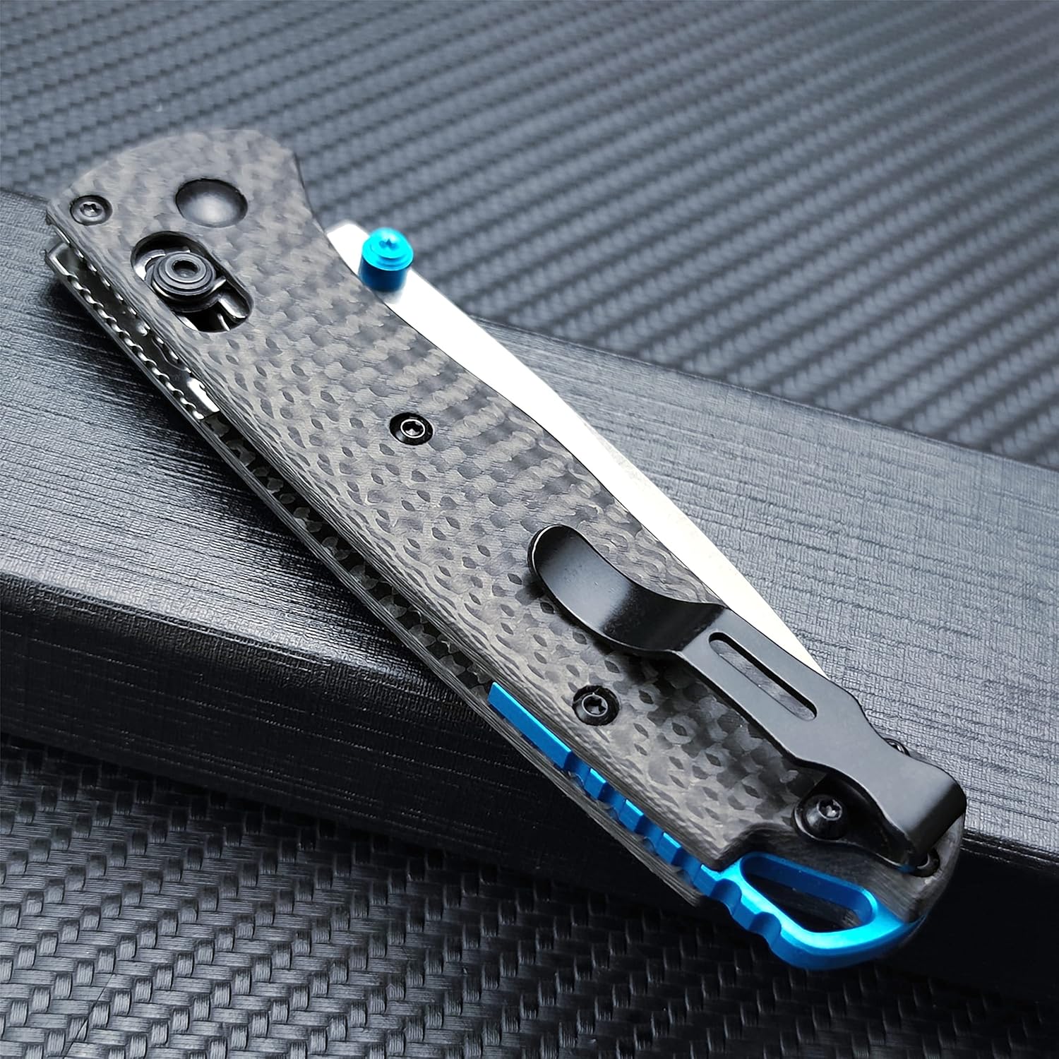 BM 535 Carbon Fiber Folding Knife – S35V Blade, CNC Fine-Ground Finish, Carbon Fiber Handle, Manual Thumb-Open with Pocket Clip