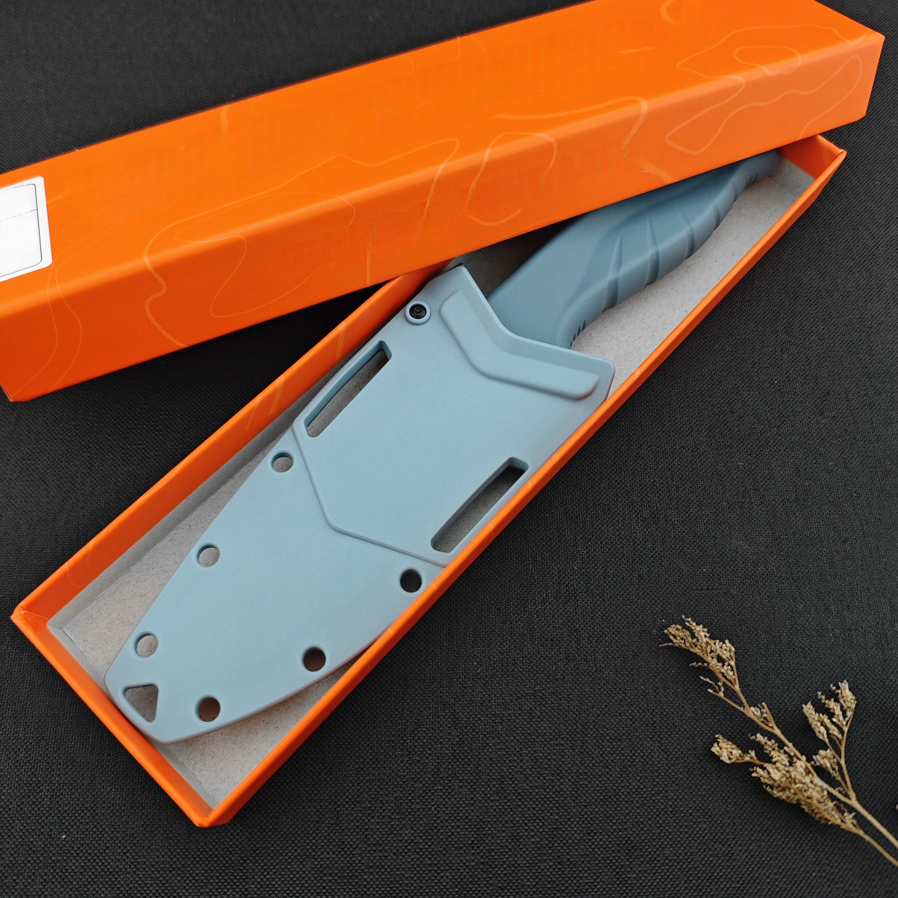 BM18040 Full-Tang Outdoor Knife – D2 Steel Fixed Blade with G10 Non-Slip Handle and Kydex Sheath, Durable EDC Bushcraft Tool