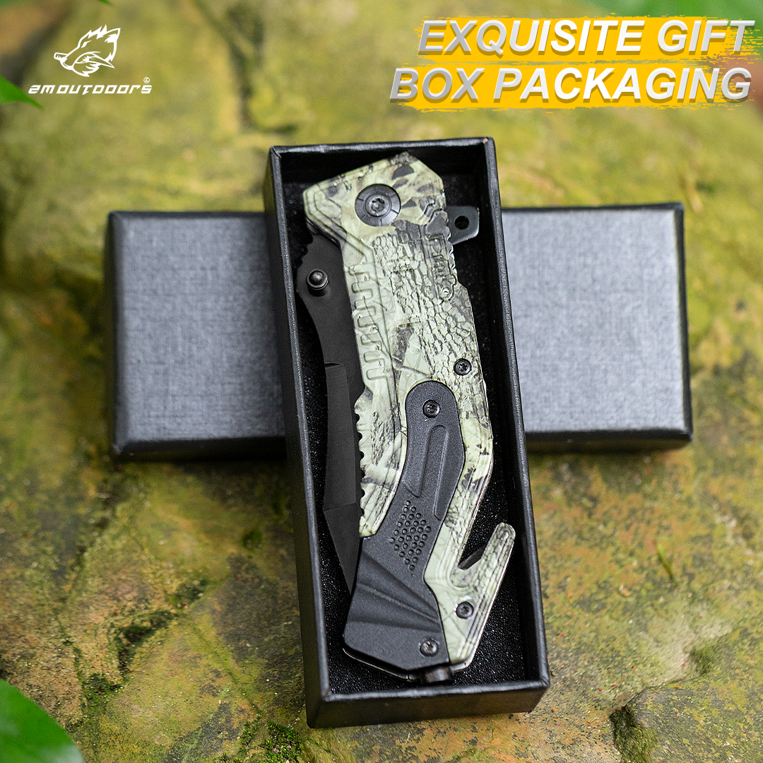 Outdoor folding knife, pocket knife, serrated folding knife, multi-function knife, can be used for outdoor hiking, wilderness survival and other different outdoor scenes